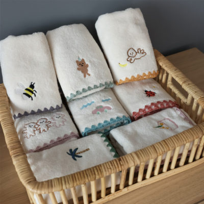 Class a simple and lovely children’s Embroidery hook edge square towel towel bath towel 32 thread long staple cotton baby children’s towel bath towel