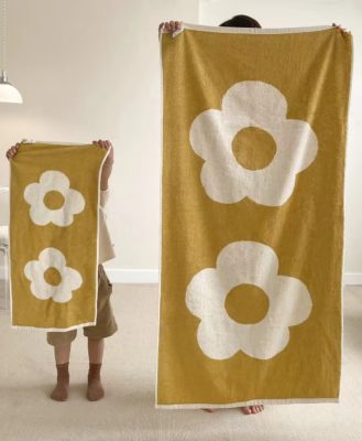 Two flower pattern yarn-dyed 100% cotton absorbent bath towel set